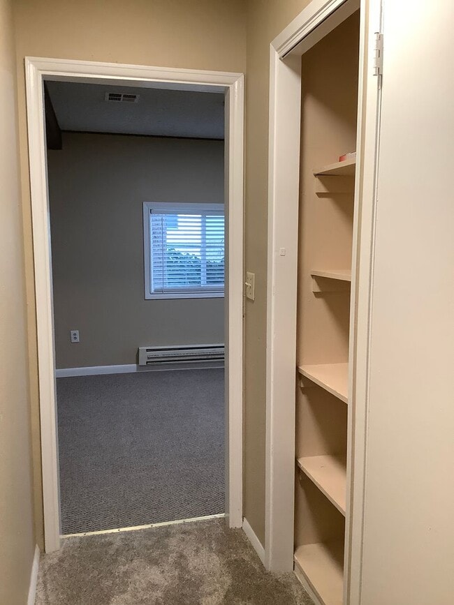 Building Photo - Beautifully Renovated 3-Bedroom Rambler with Bonus Room – East Bremerton