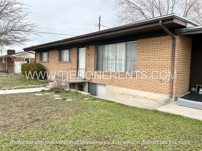 Primary Photo - Charming and spacious basement unit priced...