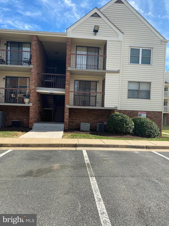 Building Photo - 200 Chesterfield Ln