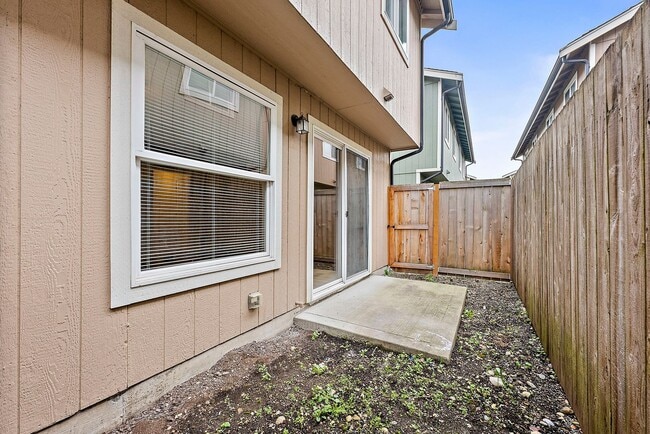 Building Photo - Invest LLC 4330