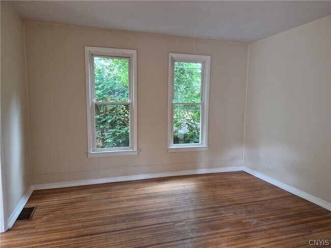 Building Photo - 406 Laforte Ave