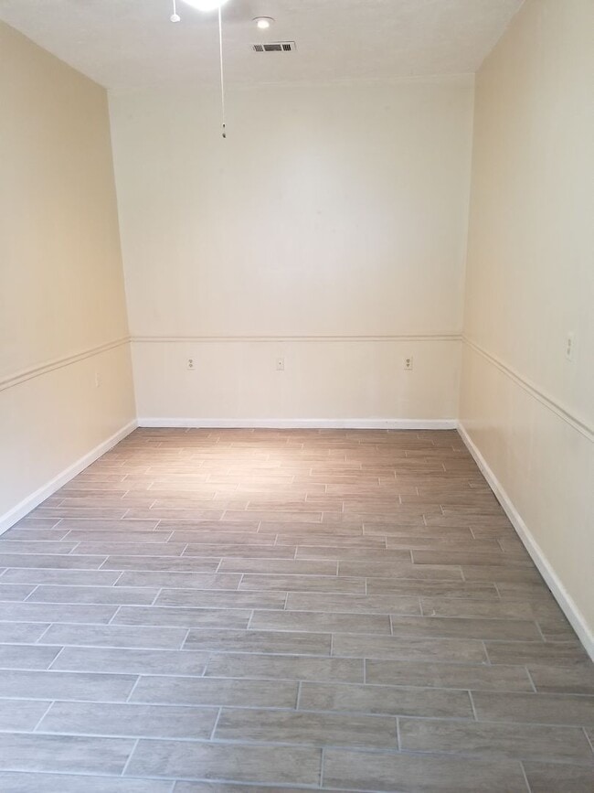 Building Photo - 252 Stonebridge Dr
