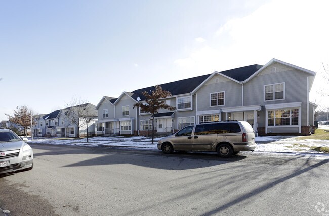 Building Photo - Parkwest Townhouses