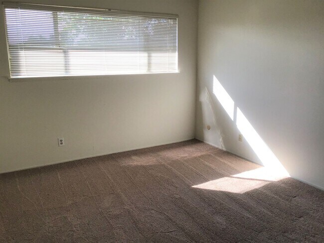 Building Photo - 6048 Margo Dr