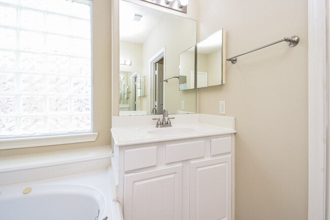 Building Photo - 15007 Grape Orchard Ct