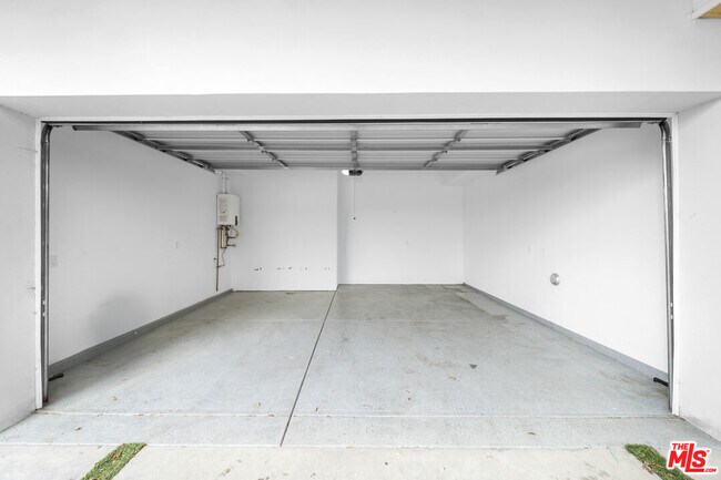 Building Photo - 10845 1/2 Morrison St