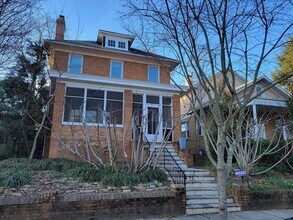 Building Photo - An exceptionally large and well-appointed 1BR 1BA with ALL utilities near Georgetown