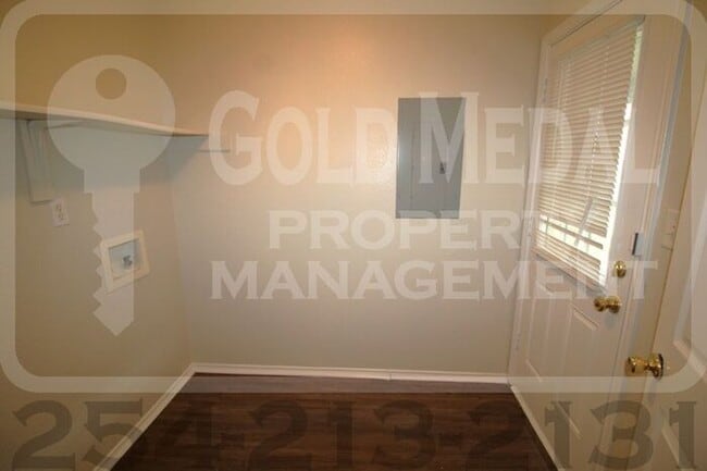 Building Photo - 3402 Barcelona Dr