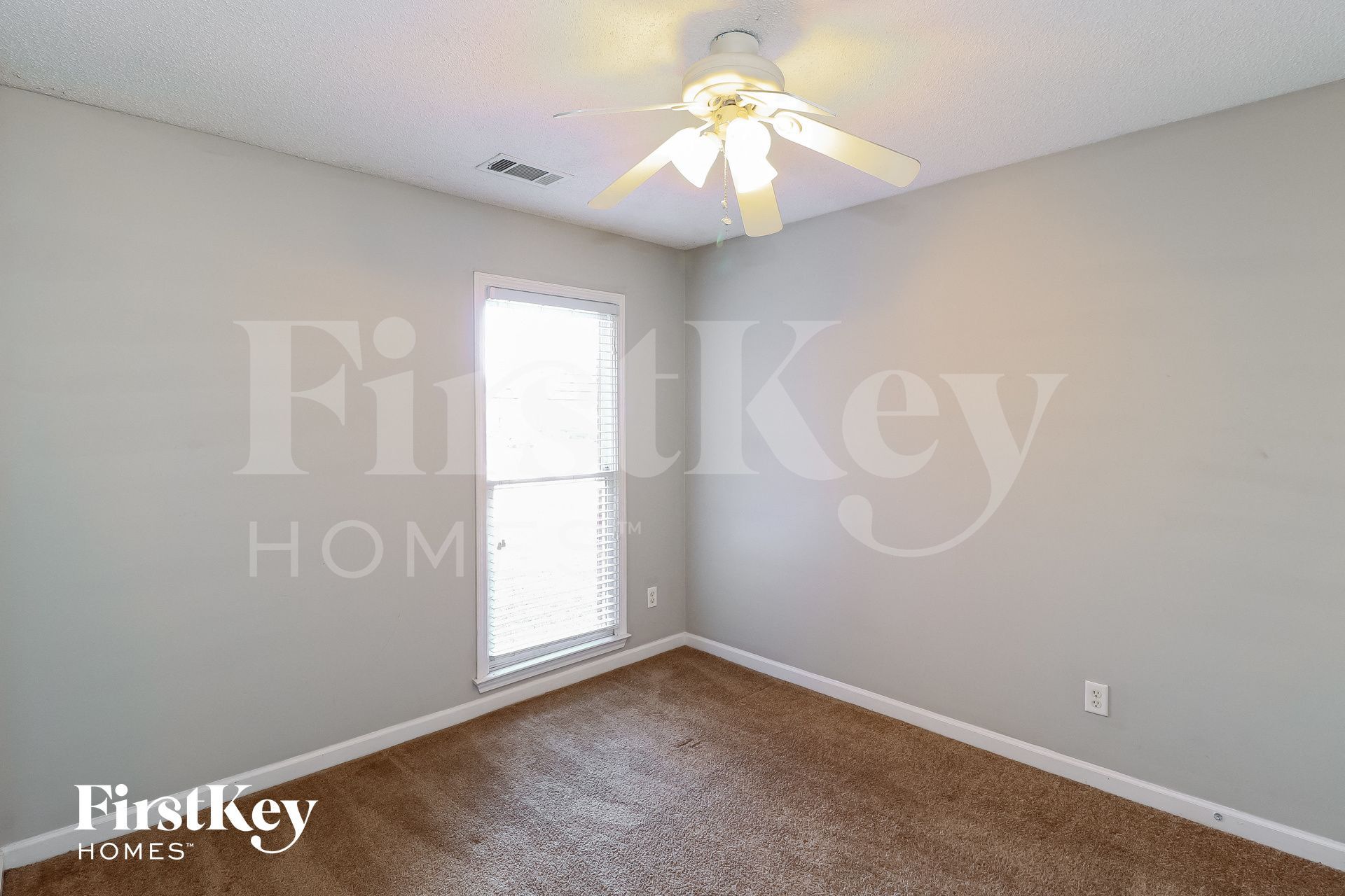 Building Photo - 1535 Far Dr