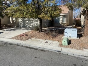 Building Photo - 3/2 charming single-story home located in the desirable Summerlin