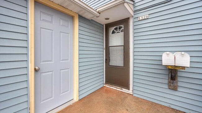 Building Photo - 1526 Ontario Ave