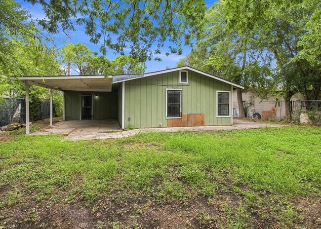 Building Photo - Updated 2 Bedroom Home with Bonus Room and Covered Patio