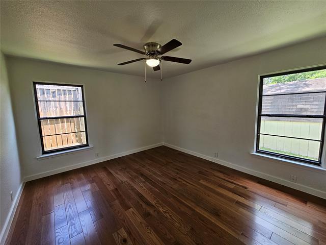 Building Photo - 2402 Housley Dr