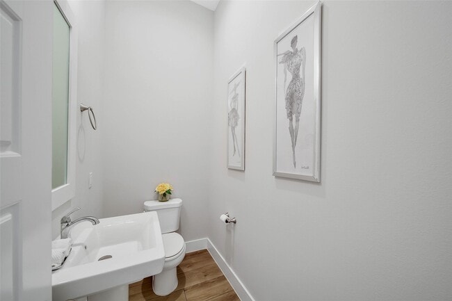 Building Photo - 814 Thornton Rd