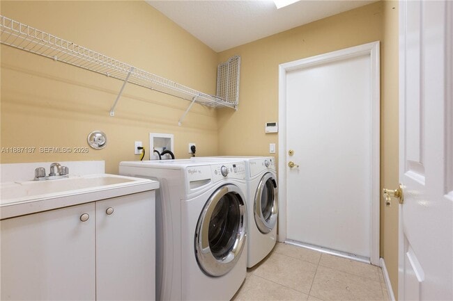 Building Photo - 18520 SW 39th St