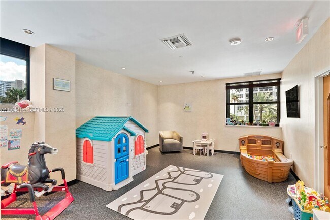 Building Photo - 5757 Collins Ave