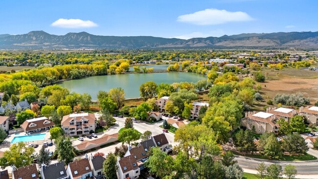 Building Photo - 3-bedroom, 2.5 bathroom home across the street from Twin Lakes