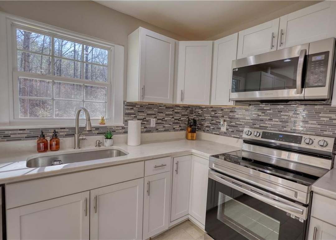 Building Photo - 115 Hollybrook Rd