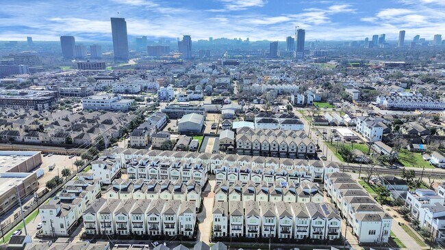 Building Photo - 1265A Bonner St