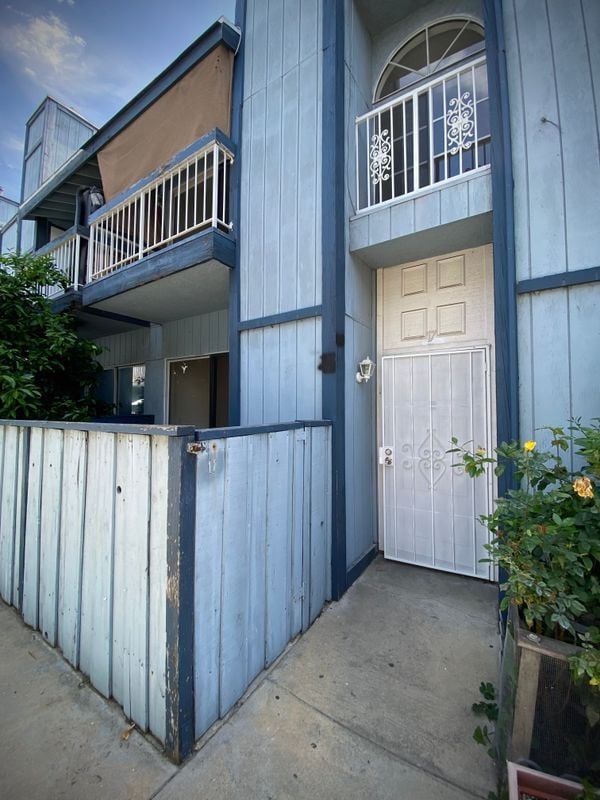 Building Photo - 14520 Plummer St