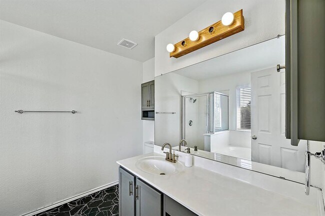 Building Photo - 102 Cannery Cove
