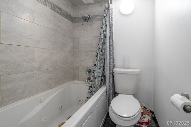 Building Photo - $2,600 / 2br - 730ft2 - 2 Bed 1 Bath Condo...