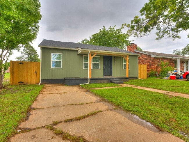 Building Photo - 4 bedroom 2 bath home in Shawnee!