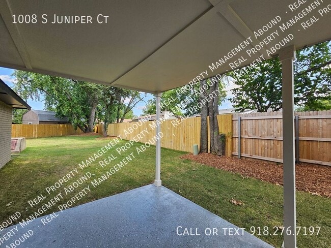 Building Photo - 1008 S Juniper Ct