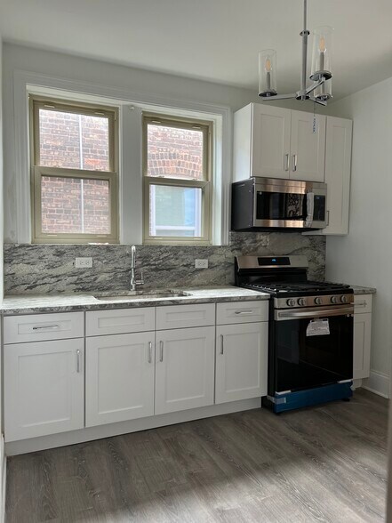 Kitchen - 9434 S Justine St