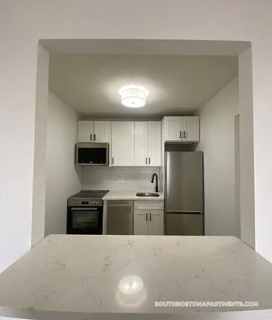 Building Photo - 741 E 6th St