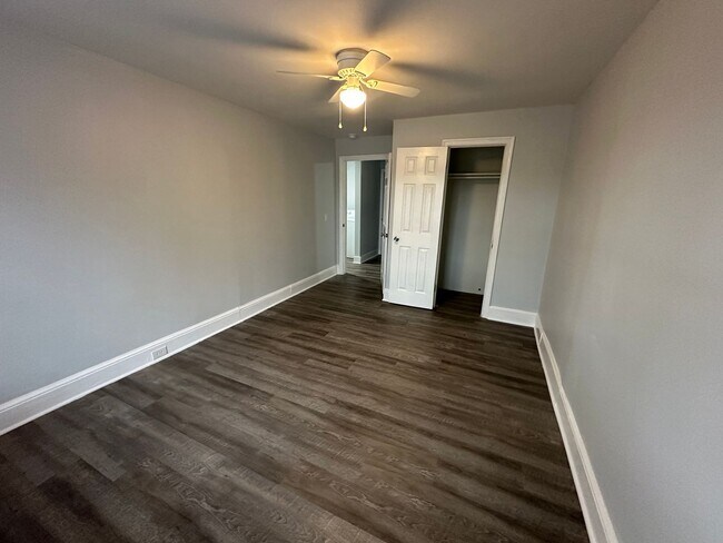 Building Photo - 4 Bedroom 3 Bathroom