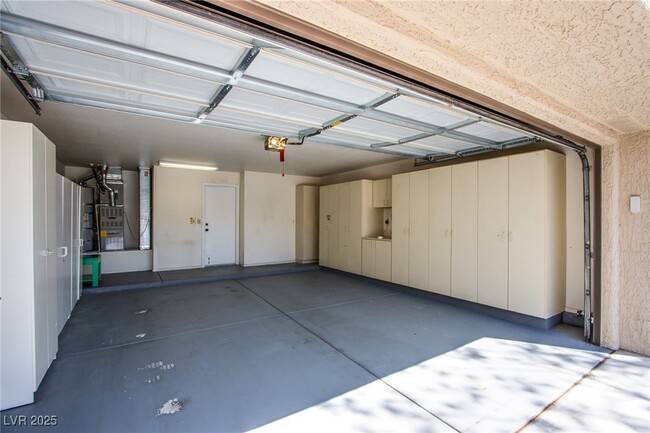 Building Photo - 8832 Villa Ridge Dr
