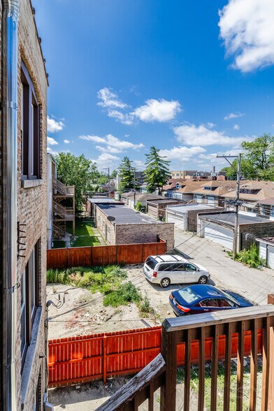 Building Photo - 8016 S Paulina St