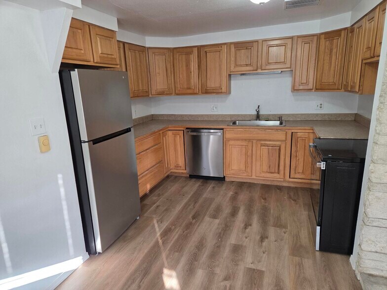 Building Photo - 258 Knolls Vista Dr