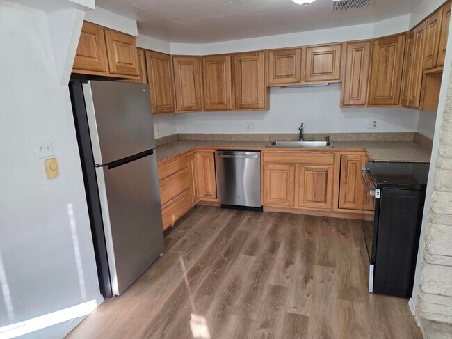 Building Photo - 258 Knolls Vista Dr