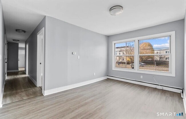 Building Photo - 746 Maple St