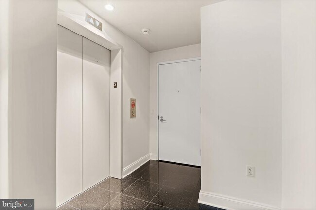 Building Photo - 1881 N Nash St