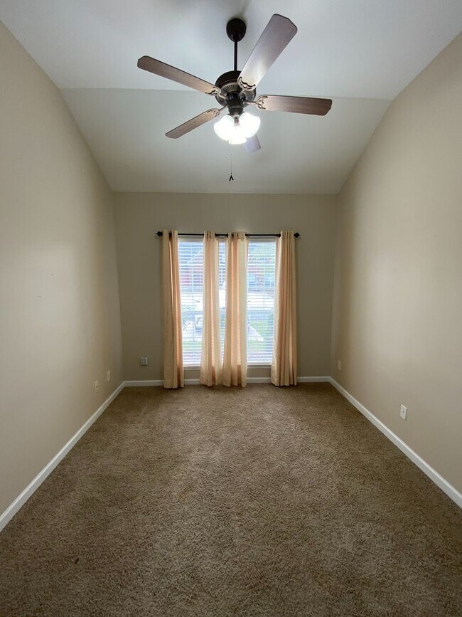 Building Photo - Cozy Home with Fenced-In Backyard for Rent in Bessemer! Available to View with 48 Hours Notice!