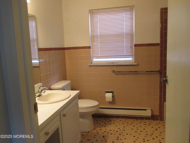 Building Photo - 530A Portsmouth Dr