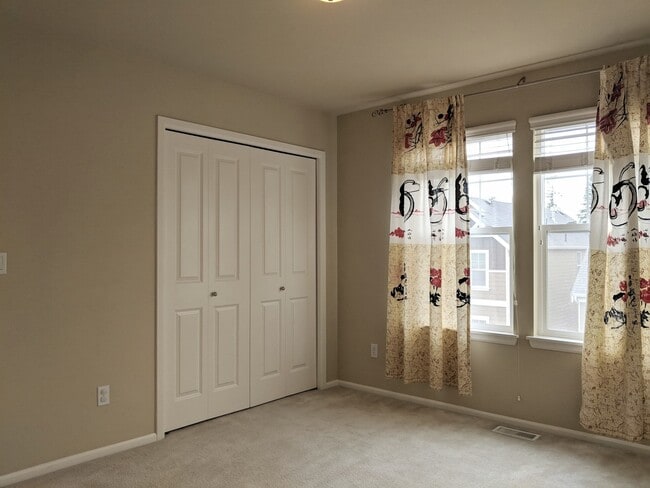 Building Photo - Beautiful 3 Bed 2.5 Bath 2 Story in Kirkland