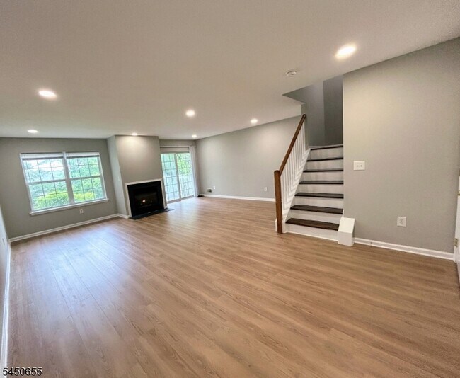 Building Photo - 2501 Vantage Ct