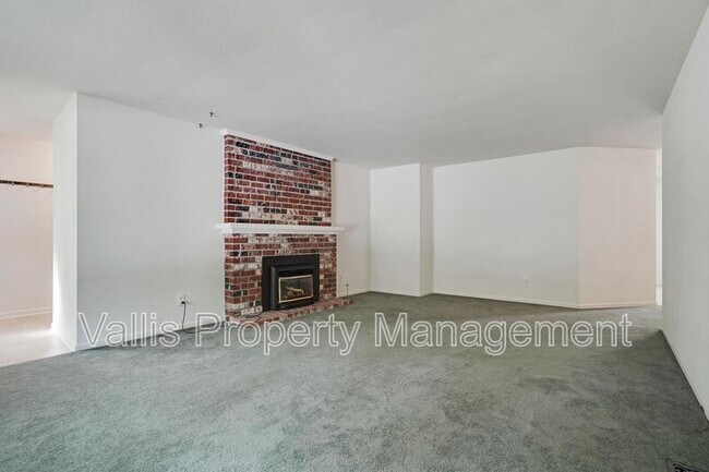 Building Photo - 3385 Camellia Dr S