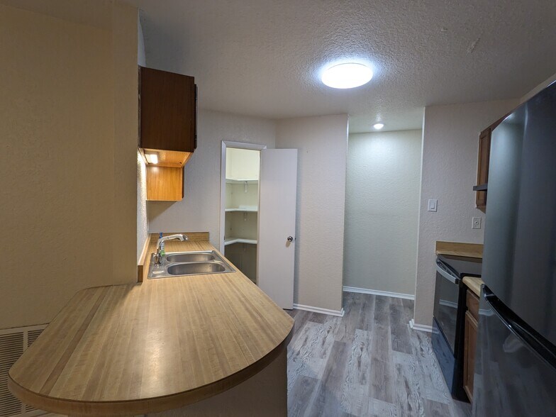 Kitchen with Laundry, Walk-In Pantry Area - 2521 Corian Glen Dr