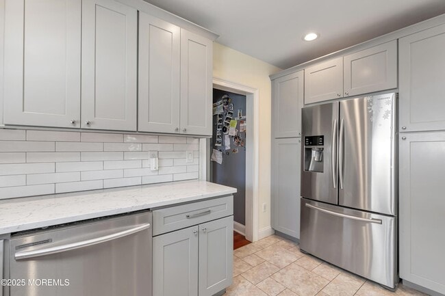 Building Photo - 384 Sairs Ave