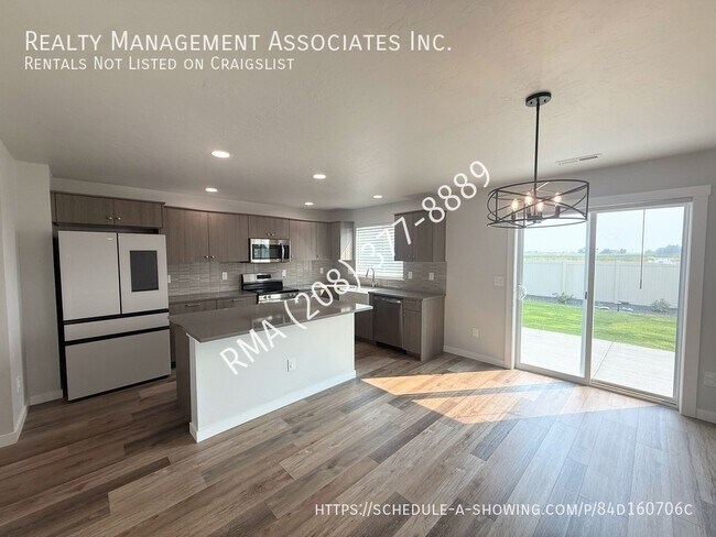 Building Photo - 3781 W La Brea Dr