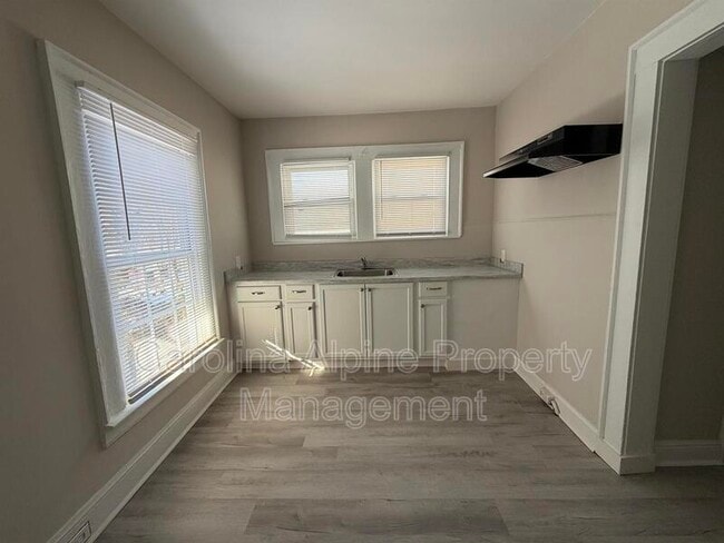 Building Photo - 1621 N Hamilton St