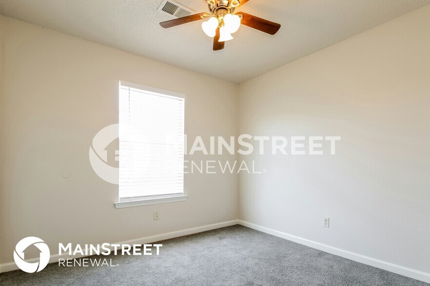 Building Photo - 4660 Royal View Dr