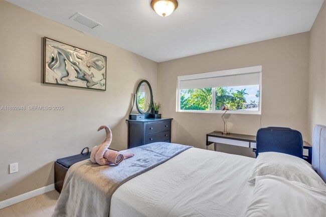 Building Photo - 1581 NE 108th St