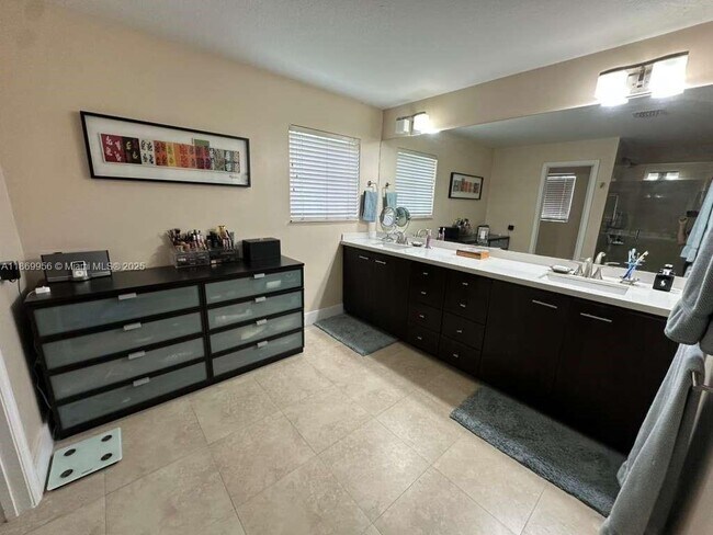 Building Photo - 1063 Sunflower Cir