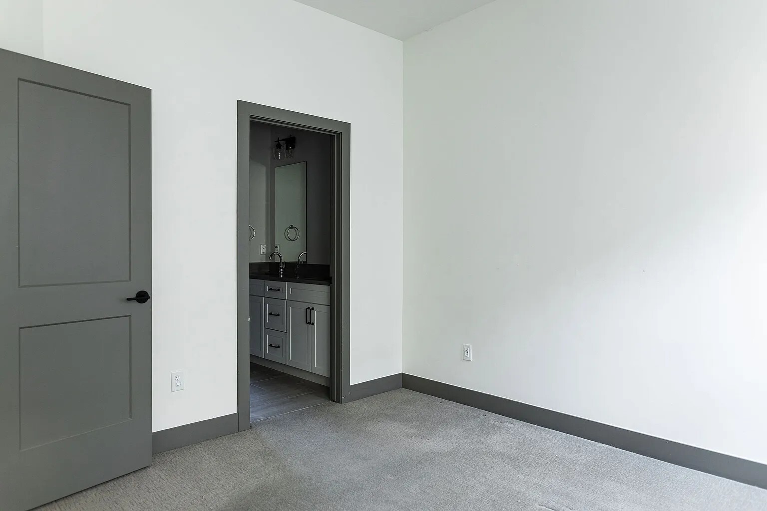 Primary Bedroom featuring an en-suite bathroom and a walk-in closet - 3505 S Marion St